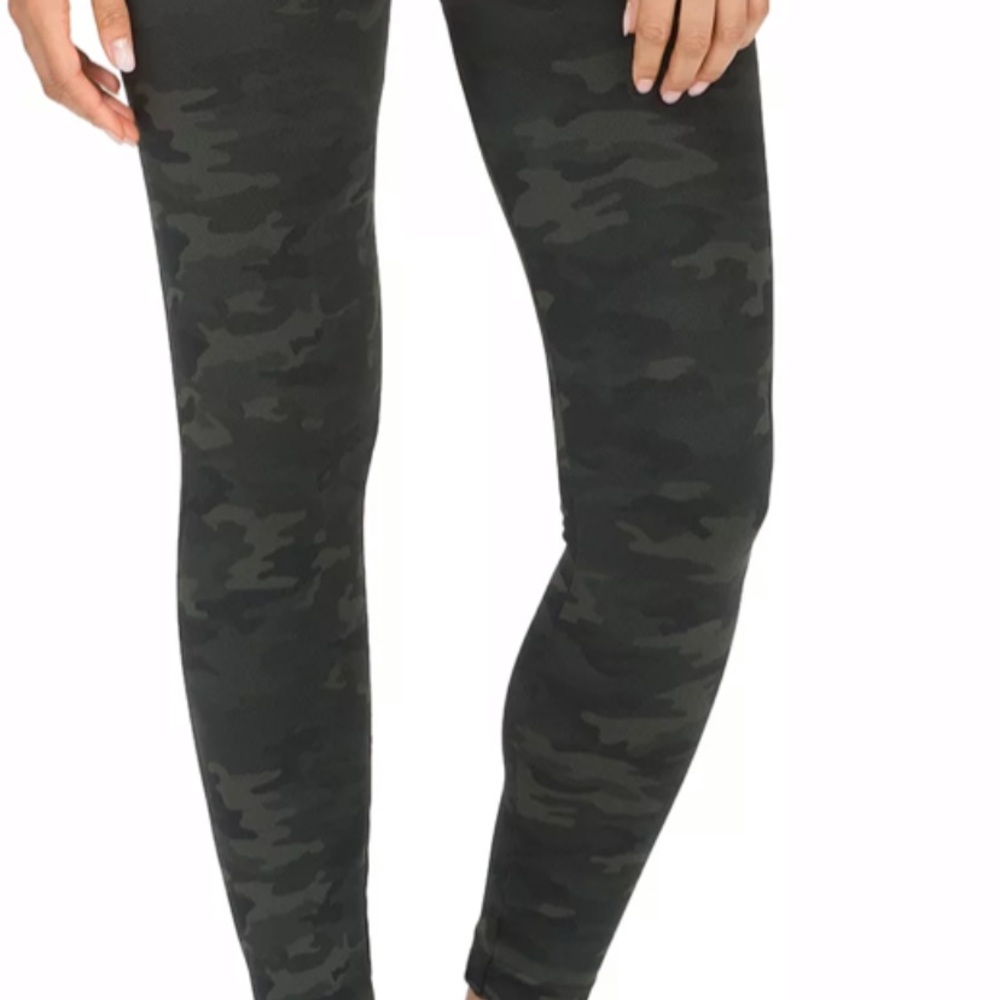 Spanx faux leather leggings NWT sz M camo